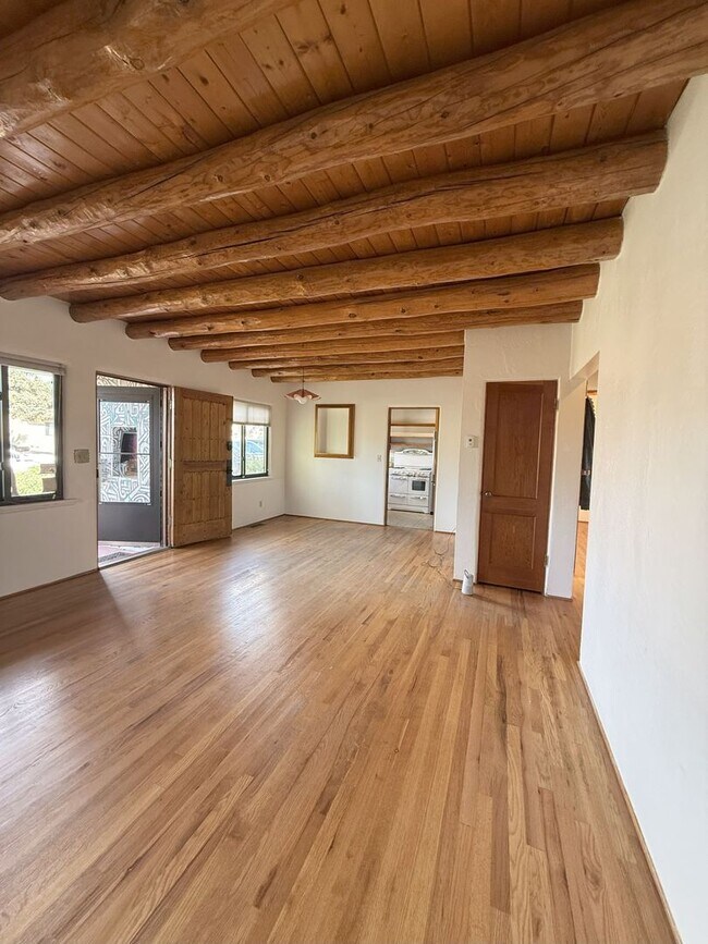 Building Photo - 1361 Santa Rosa Dr