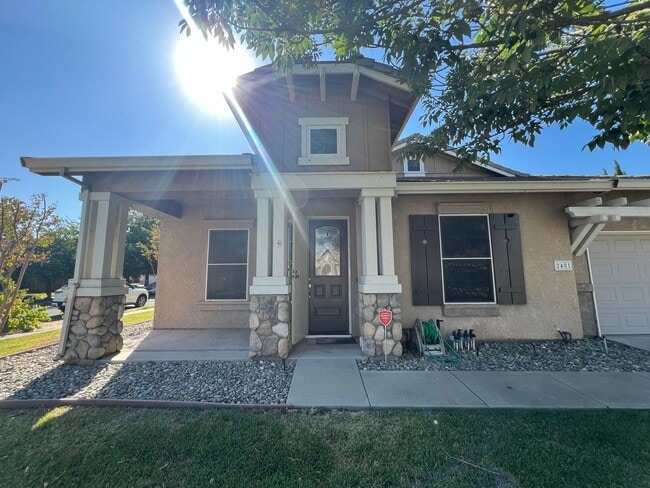 Building Photo - 4-bedroom single story located in Sylvan S...