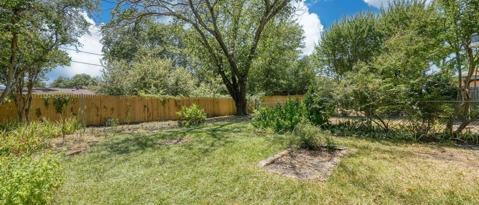 Building Photo - 2442 Oates Dr