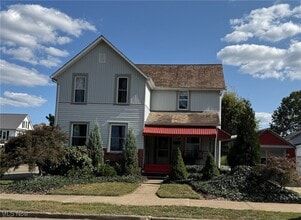 Building Photo - 450 E 5th St