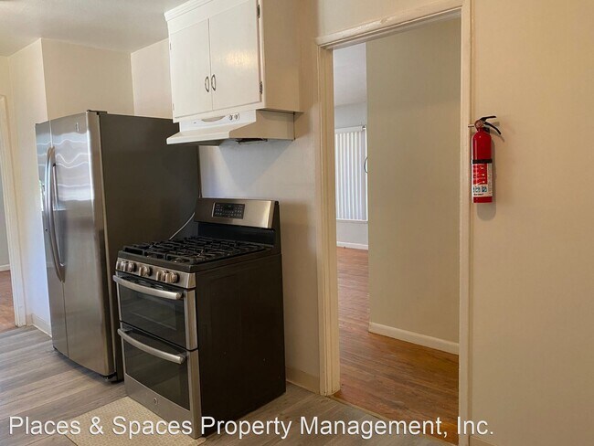 Building Photo - 3 br, 1 bath House - 2248 Park Marina