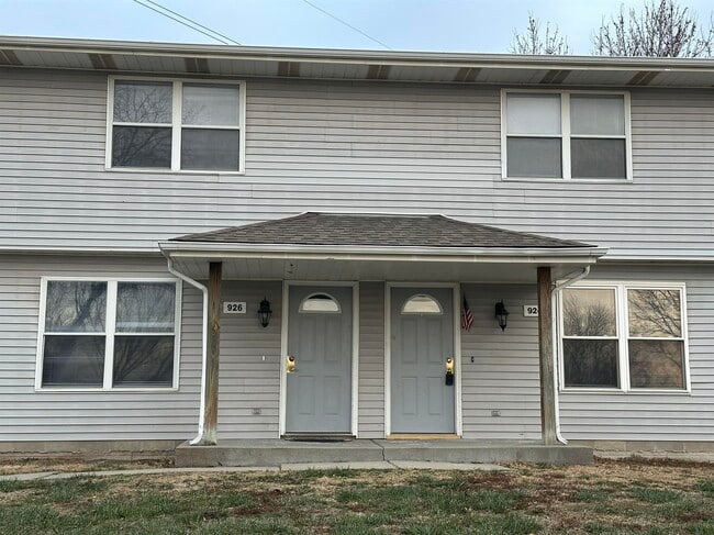 Building Photo - 926 W Belmont-