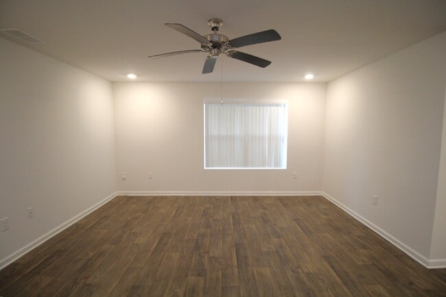 Building Photo - 4-Bedroom Rental in Lakeshore Preserve – Open Floor Plan, Screened Patio, and 2-Car Garage