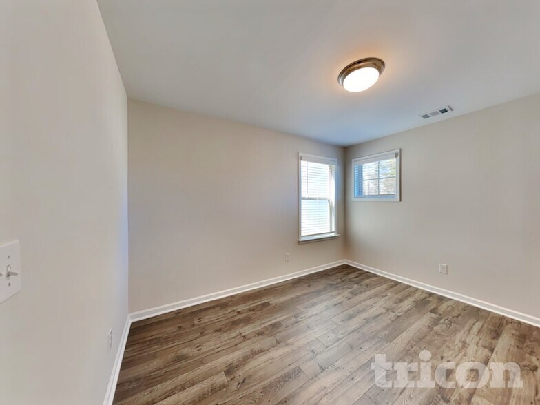 Building Photo - 317 Knowles Pl