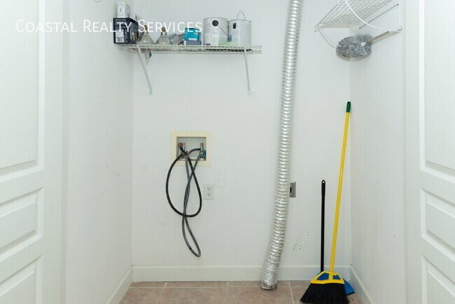 Building Photo - 113 Brooks St SE