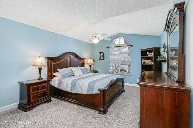 Building Photo - 4351 Silver Lake Dr