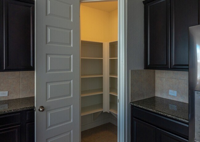 Building Photo - 2927 Overbrook Meadow Ln