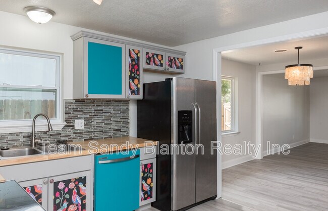 Building Photo - 3995 Tom Ln Dr