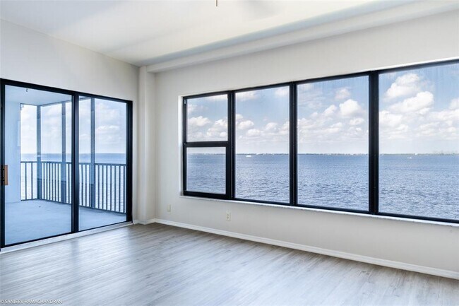 Building Photo - 1750 Jamaica Way