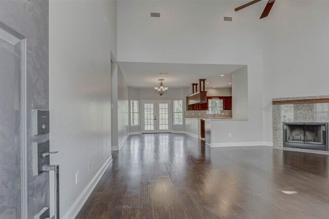 Building Photo - 8411 Syms St