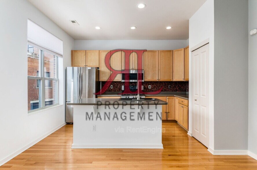 Building Photo - 986 S Front St