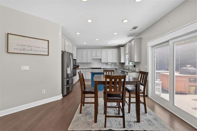 Building Photo - 7819 Brass Lantern Dr