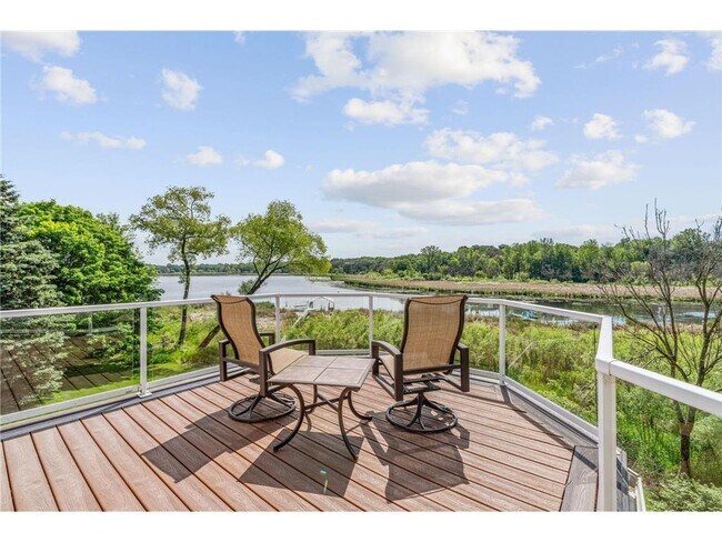 Building Photo - 6210 Deerwood Cir N