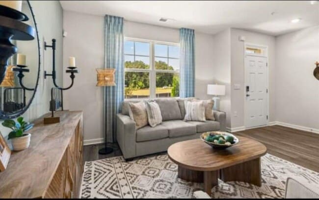 Building Photo - 6741 Leigh St