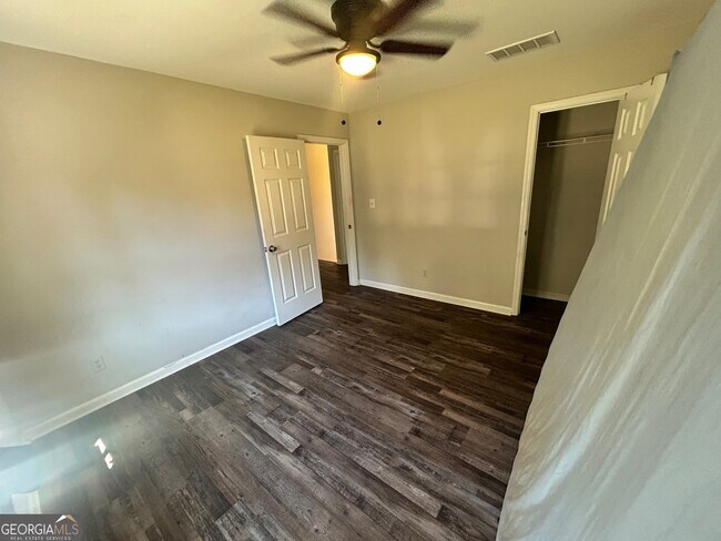 Building Photo - 15 Oak Hill Ct