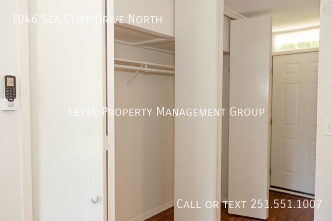 Building Photo - 1046 Sea Cliff Dr N