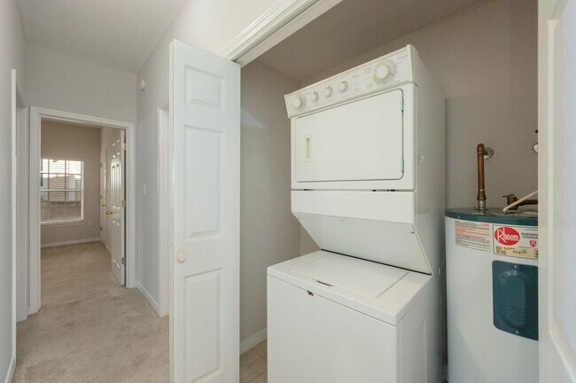 Building Photo - First Floor - The Oaks Unit!