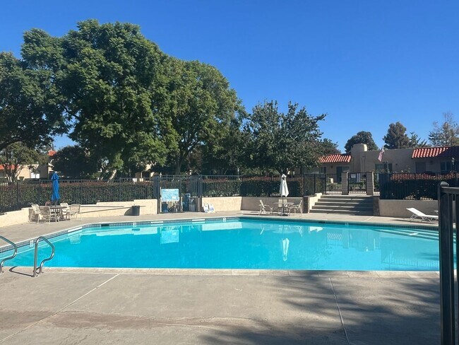 Building Photo - Spacious 3 Bedroom, 2.5 Bath Condo in a Beautiful Park-Like Community