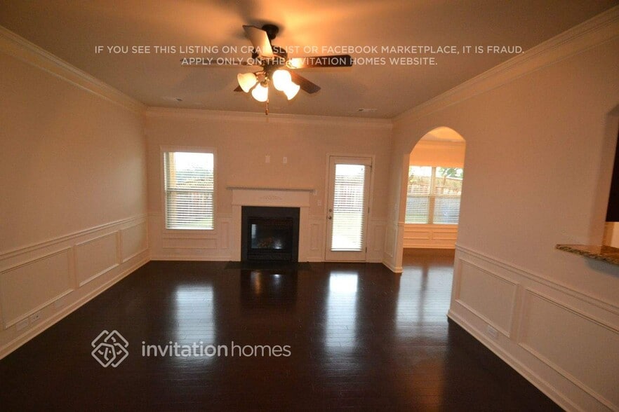 Building Photo - 3911 Lake Manor Way