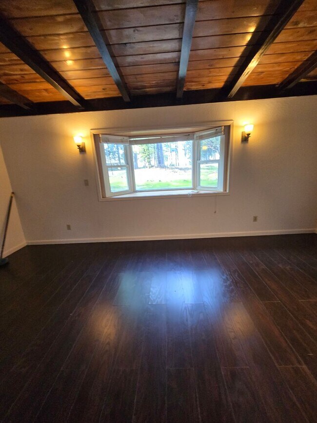 Building Photo - Spacious 4-Bedroom Home on Desirable Hillcrest Blvd in Colfax