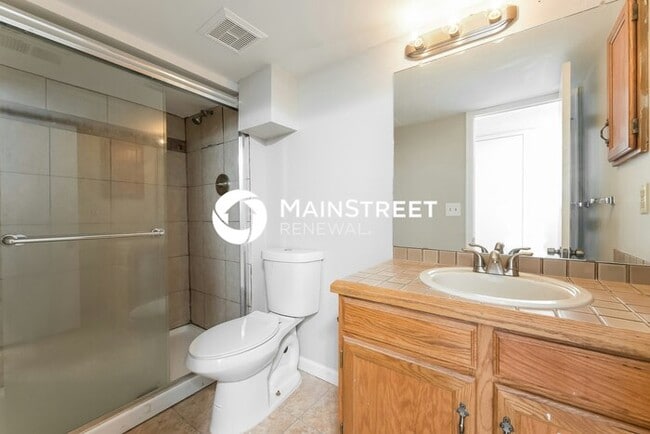 Building Photo - 4 Bedroom Pet-Friendly Home in Aurora, CO with Main Street Renewal