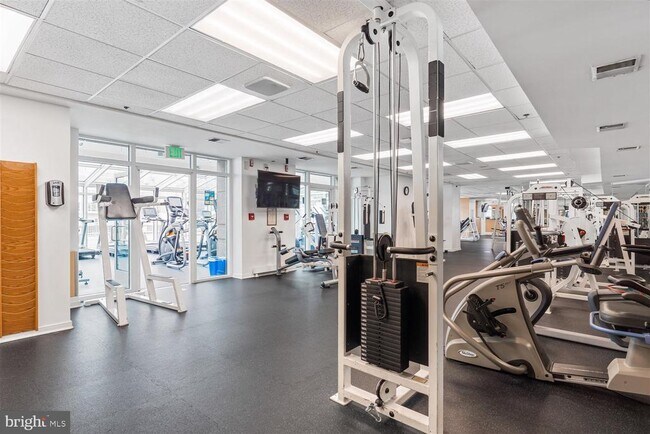 Building Photo - 100 Harborview Dr
