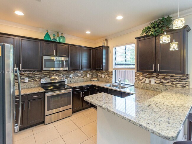 Building Photo - 12320 S Village Cir