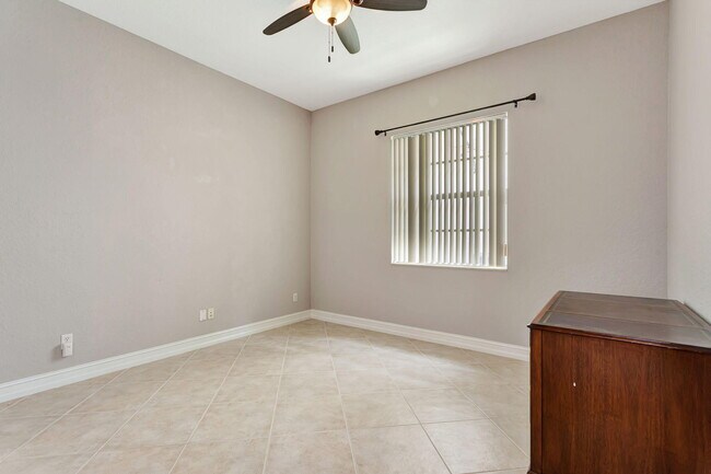 Building Photo - 8240 NW 105th Ln