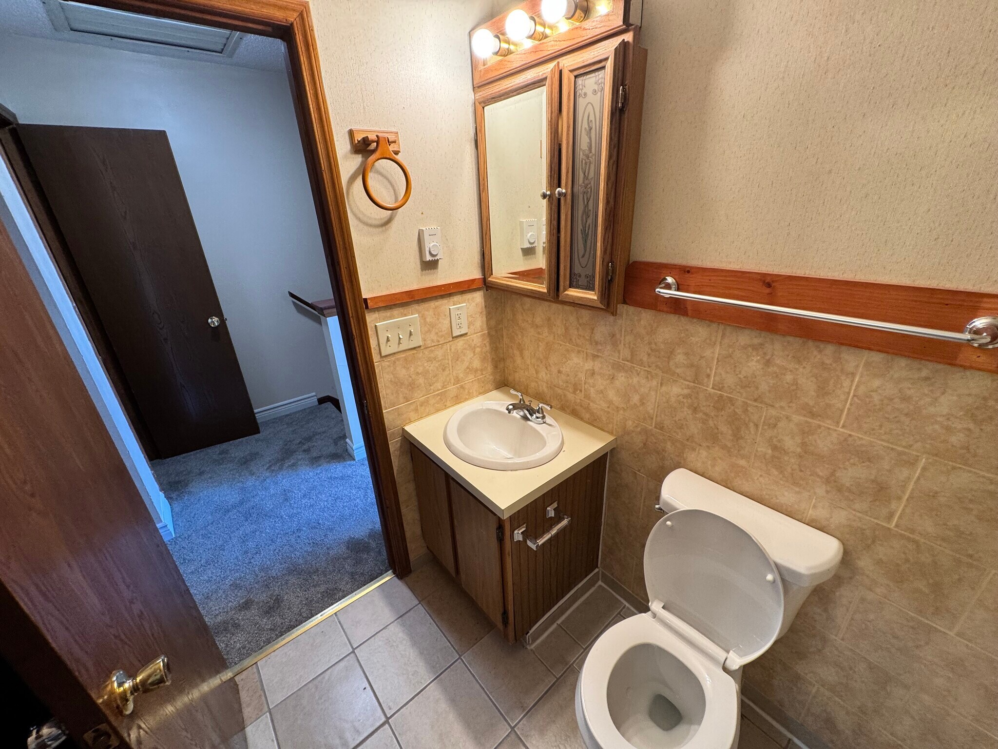 Building Photo - 975 Meriden Rd