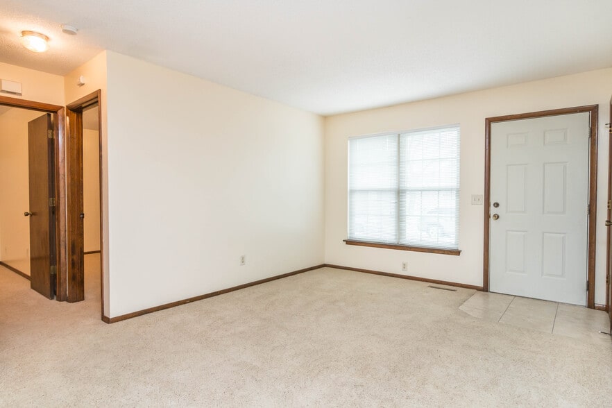 Building Photo - 811 Dondee Dr