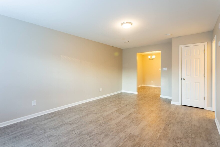 Building Photo - 220 Halo Dr