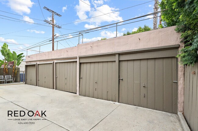 Building Photo - 206 S Martel Ave