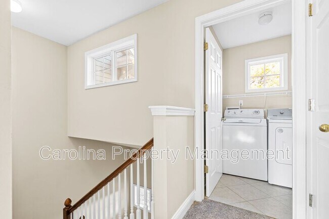 Building Photo - 958 W 1st St