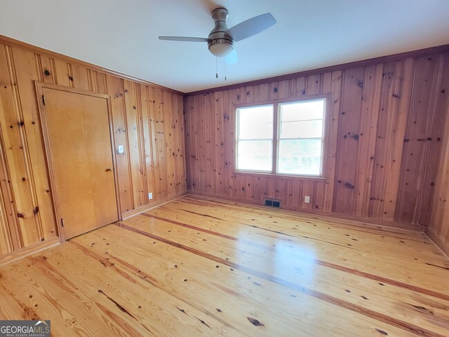 Building Photo - 2070 Black Fox Dr NE