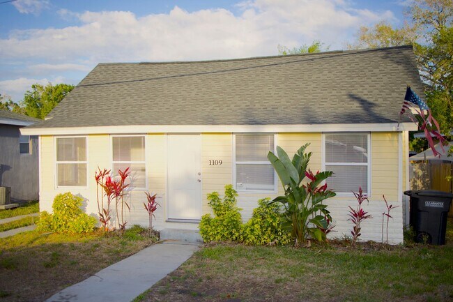 Building Photo - Spacious Clearwater Home with Modern Comforts with Private Backyard! 2bed | 1Bed