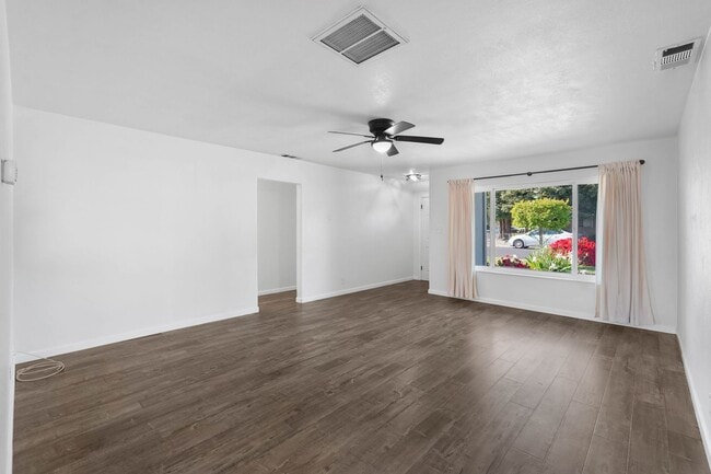 Building Photo - Beautiful Vacaville Home Near Parks, Schools & Shopping