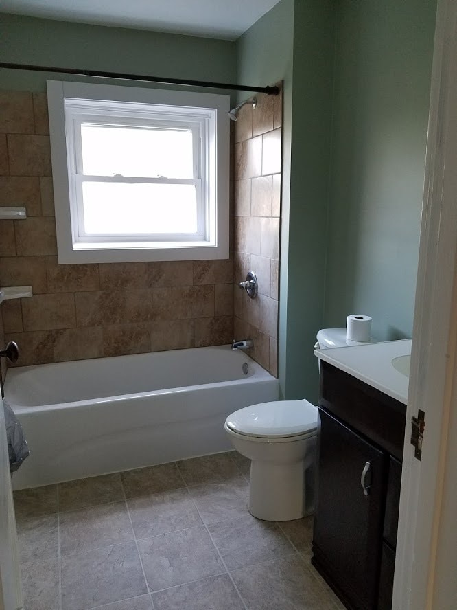 Main bath - 3400 Tower Ln