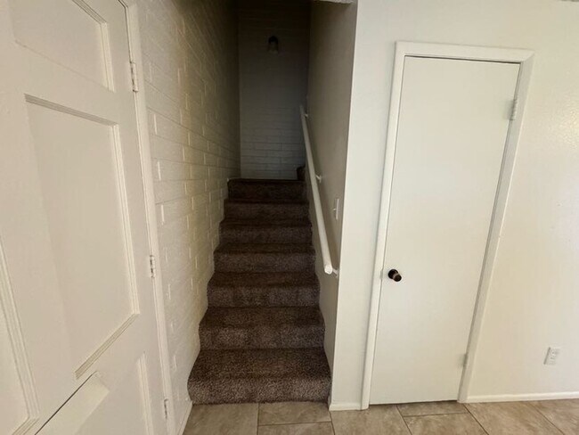 Building Photo - Maryvale 2br townhome