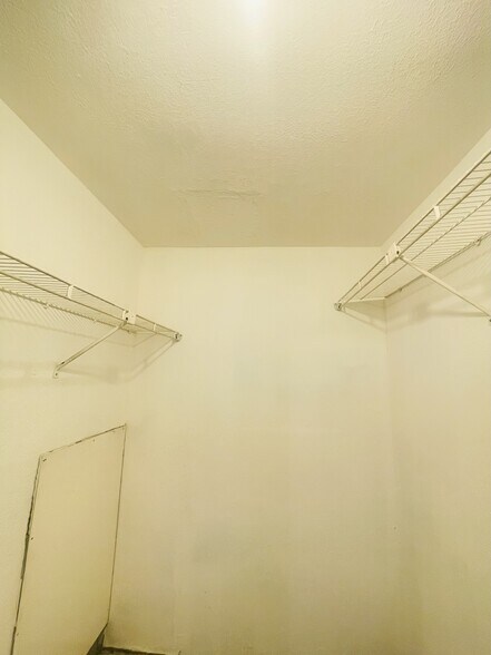 Building Photo - 2736 S University Dr