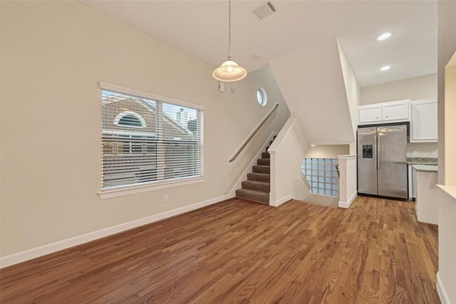 Building Photo - 11504 Main Pine Dr