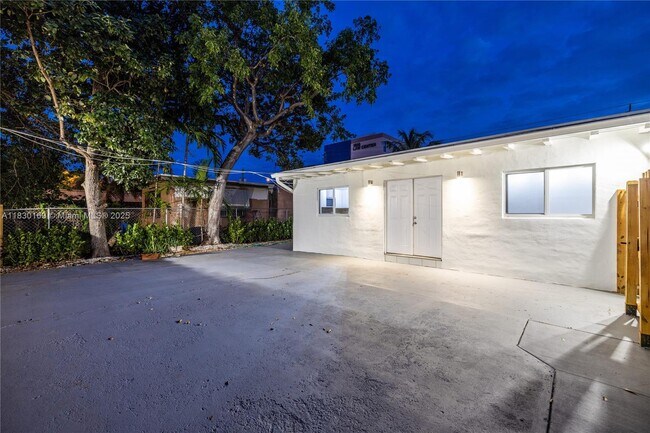 Building Photo - 2729 SW 18th St