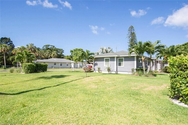 Building Photo - 3200 DE BAZAN Ave