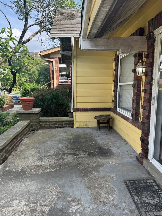 Building Photo - Wonderful 2 bed 2 bath in the heart of the...
