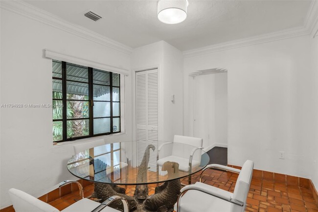 Building Photo - 5390 Sunset Dr