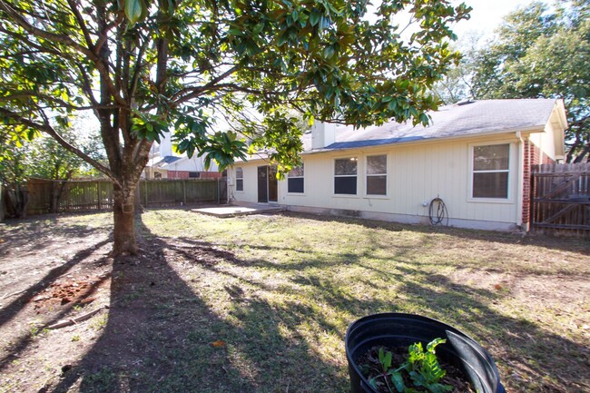 Building Photo - 3 Bedroom, 2 Bath Home in Pflugerville