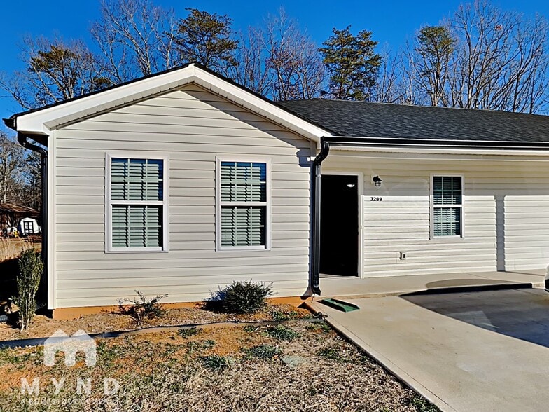 Building Photo - 3288 Anderson Mountain Rd