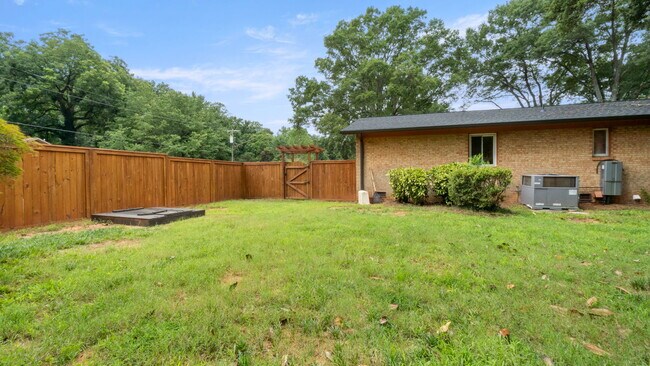 Building Photo - 5745 Riviere Dr
