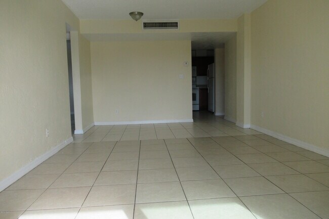 Building Photo - 732 N Halifax Ave