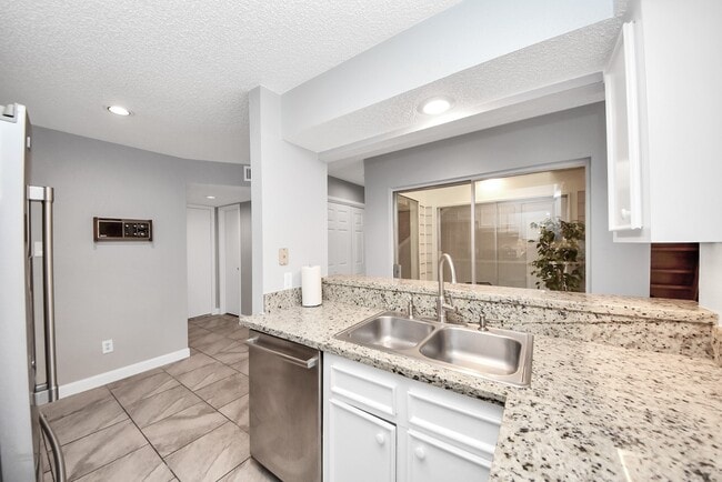 Building Photo - 6306 S Rice Ave