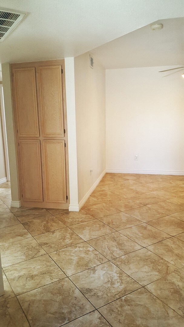 Building Photo - Three Bedroom Southwest Condo, Tile, Ground Floor